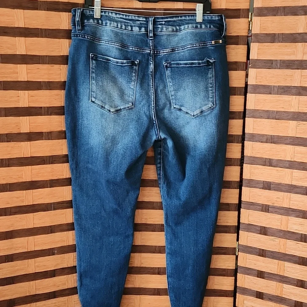 Kancan Stretch Fray Hem Capri  Jeans - Picture 4 of 9